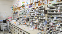 セガミ薬局阪急三国店の薬棚