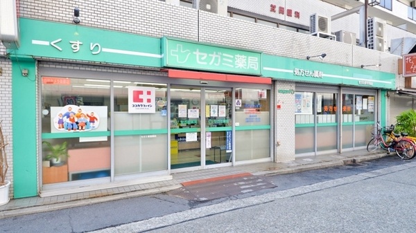 セガミ薬局香里駅前店の入口