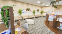 ココカラファイン薬局吹田グリーンプレイス店の待合スペース