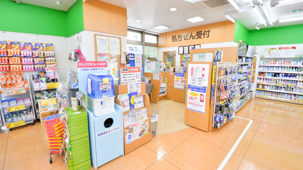 今津マルゼン薬局の入口