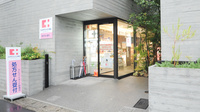 ココカラファイン薬局政所店の入口