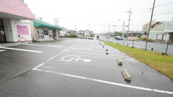 ココカラファイン薬局光店の駐車場