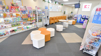 ココカラファイン薬局産業医大前店の待合スペース