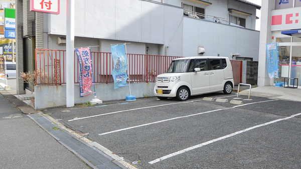 ココカラファイン薬局産業医大前店の駐車場
