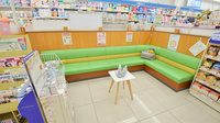 ココカラファイン薬局万屋町店の待合スペース