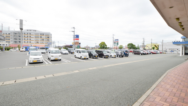 セガミ薬局江津店の駐車場