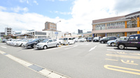 ココカラファイン薬局もりつね店の駐車場