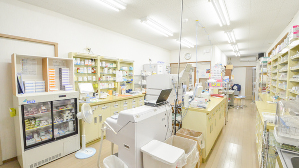 フリーダムプラス薬局の調剤室