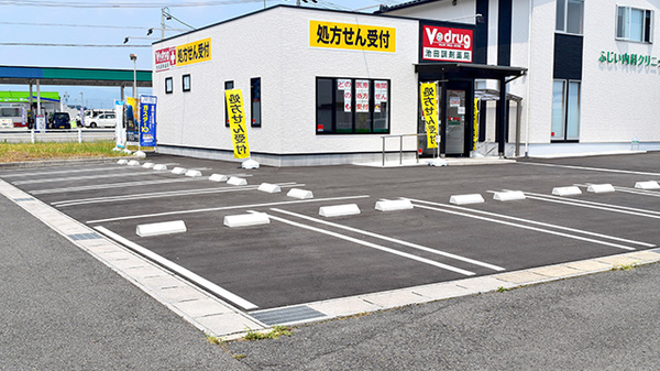 V・drug　池田調剤薬局の駐車場