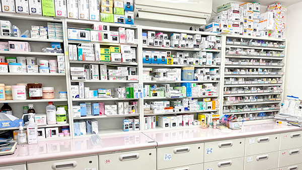 うぬま薬局の薬棚