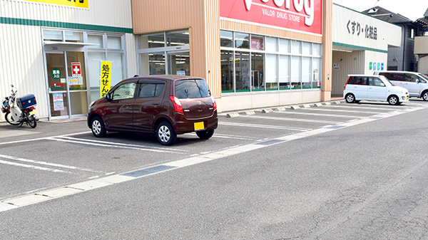 V・drug　駿河敷地薬局の駐車場