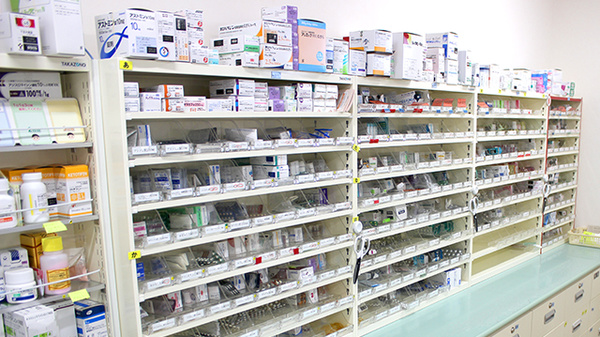 桜田調剤薬局の薬棚