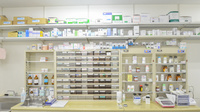 調剤薬局ツルハドラッグ羽幌店の薬棚
