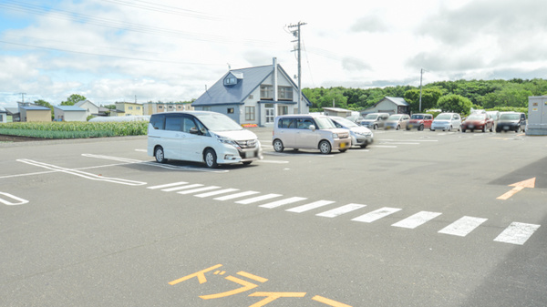 調剤薬局ツルハドラッグ羽幌店の駐車場