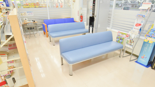 調剤薬局ツルハドラッグ稚内新光店の待合スペース