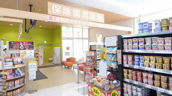 調剤薬局ツルハドラッグ帯広西21条店の入口