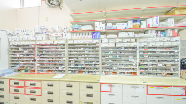 調剤薬局ツルハドラッグ中標津東店の薬棚