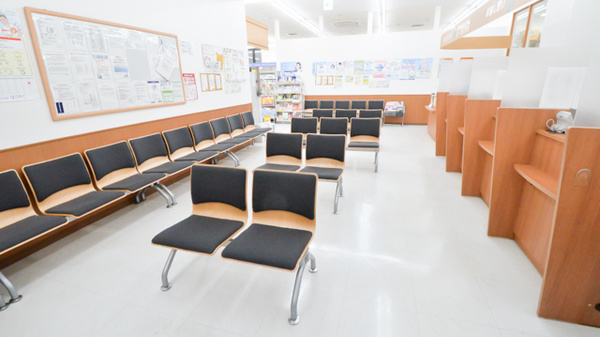 調剤薬局ツルハドラッグ小樽店の待合スペース