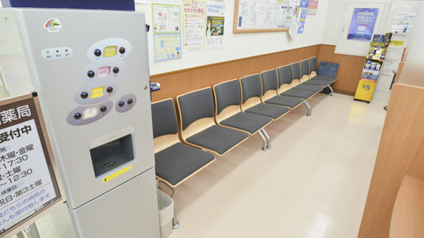 調剤薬局ツルハドラッグ松前店の待合スペース