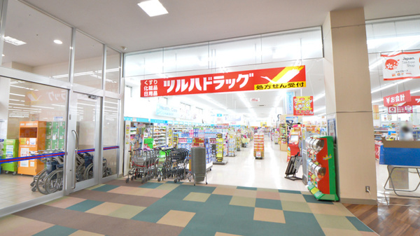 調剤薬局ツルハドラッグ五稜郭店の入口
