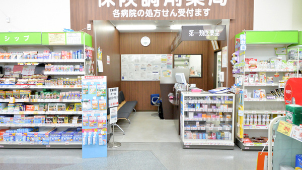 調剤薬局ツルハドラッグ室蘭中島北店の入口