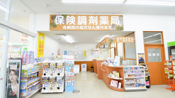 調剤薬局ツルハドラッグ苫小牧拓勇西店の入口