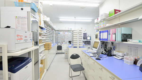 調剤薬局ツルハドラッグ苫小牧拓勇西店の調剤室