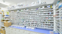 調剤薬局ツルハドラッグ苫小牧拓勇西店の薬棚