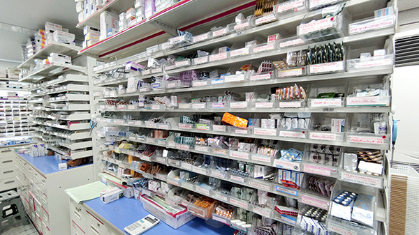 調剤薬局ツルハドラッグ多賀城店の薬棚
