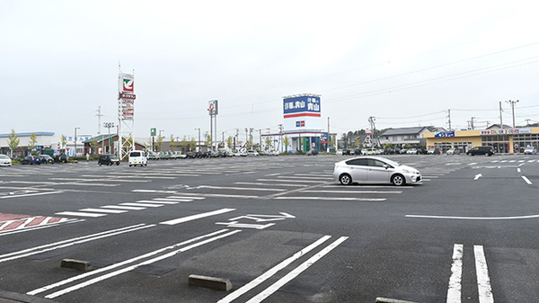 調剤薬局ツルハドラッグ古川南店の駐車場