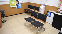 調剤薬局ツルハドラッグ石巻蛇田店の待合スペース