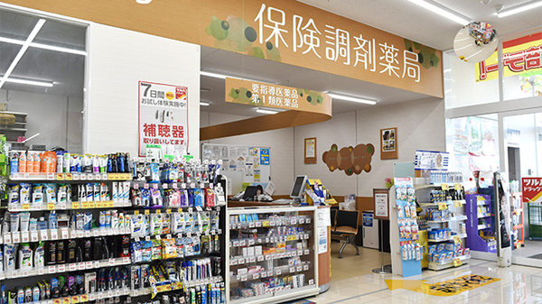 調剤薬局ツルハドラッグ石巻蛇田店の入口