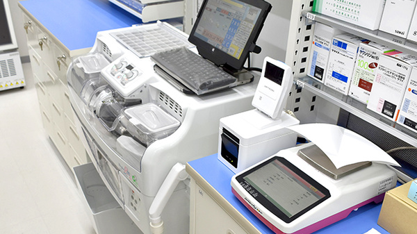 調剤薬局ツルハドラッグ燕吉田店の調剤器具