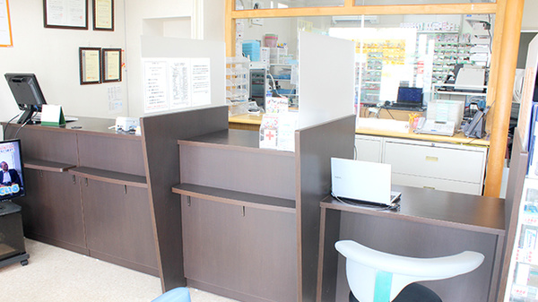 調剤薬局ツルハドラッグ中桜田店の受付/カウンター