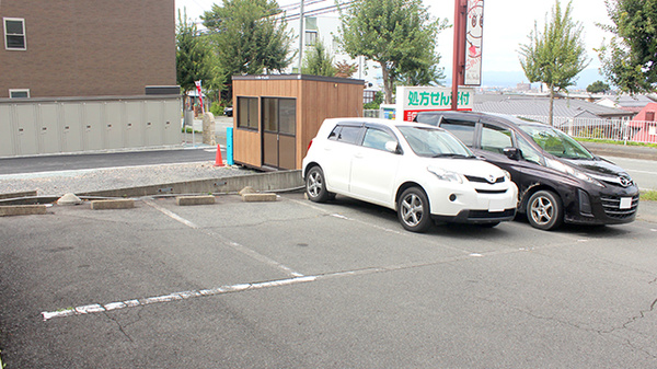 調剤薬局ツルハドラッグ中桜田店の駐車場