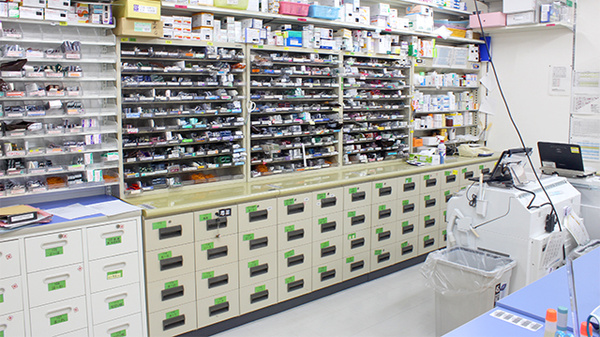 調剤薬局ツルハドラッグ東根中央店の調剤室