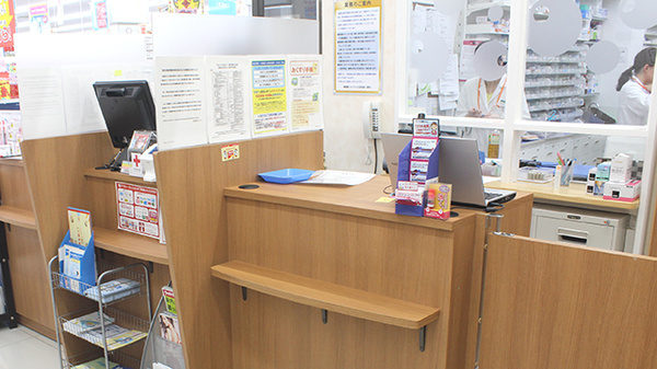 調剤薬局ツルハドラッグ山形吉原店の受付/カウンター