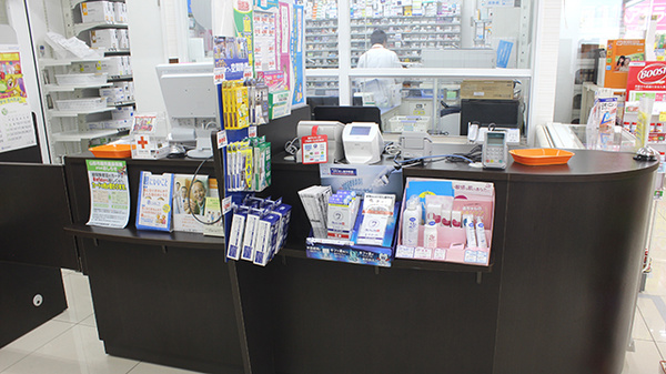調剤薬局ツルハドラッグ山形桜田店の受付/カウンター