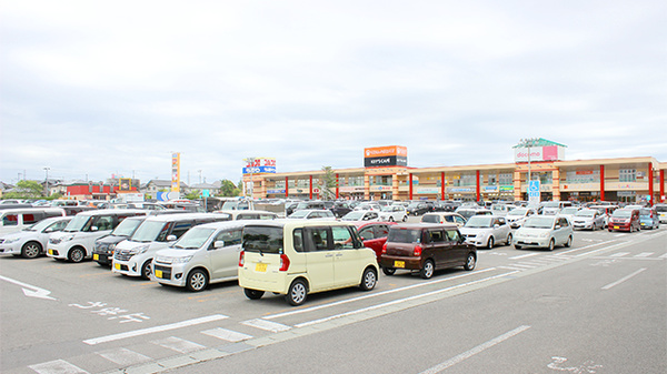 調剤薬局ツルハドラッグ秋田御所野店の駐車場
