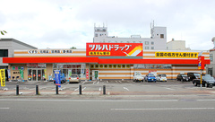 調剤薬局ツルハドラッグ湯沢大町店の外観