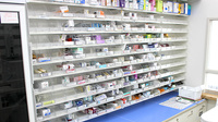 調剤薬局ツルハドラッグ能代北店の薬棚