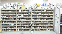 調剤薬局ツルハドラッグ江刺店の薬棚