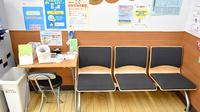 調剤薬局ツルハドラッグ西大通店の待合スペース