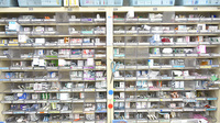 調剤薬局ツルハドラッグ西大通店の薬棚