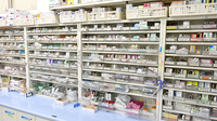 調剤薬局ツルハドラッグ花巻御田屋町店の薬棚