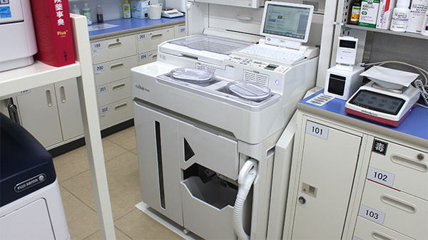 薬局くすりの福太郎千駄堀店の調剤器具