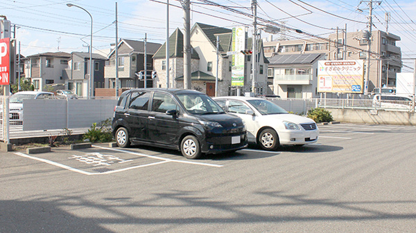 薬局くすりの福太郎夏見台店の駐車場