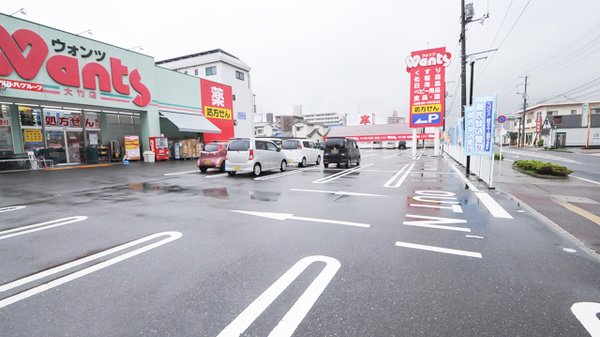 ウォンツ大竹薬局の駐車場