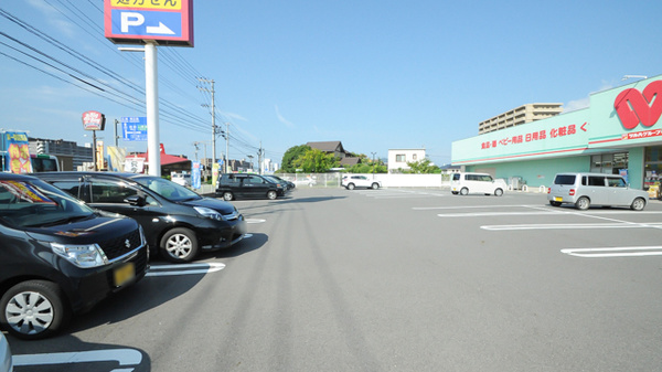 ウォンツ三原古浜薬局の駐車場