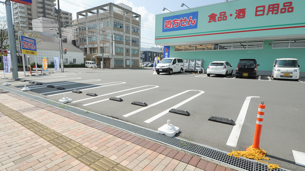 ウォンツ三原宮浦薬局の駐車場